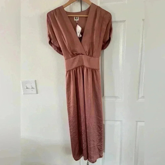AnneKlein V neck satin midi dress in Rose - Picture 2 of 6
